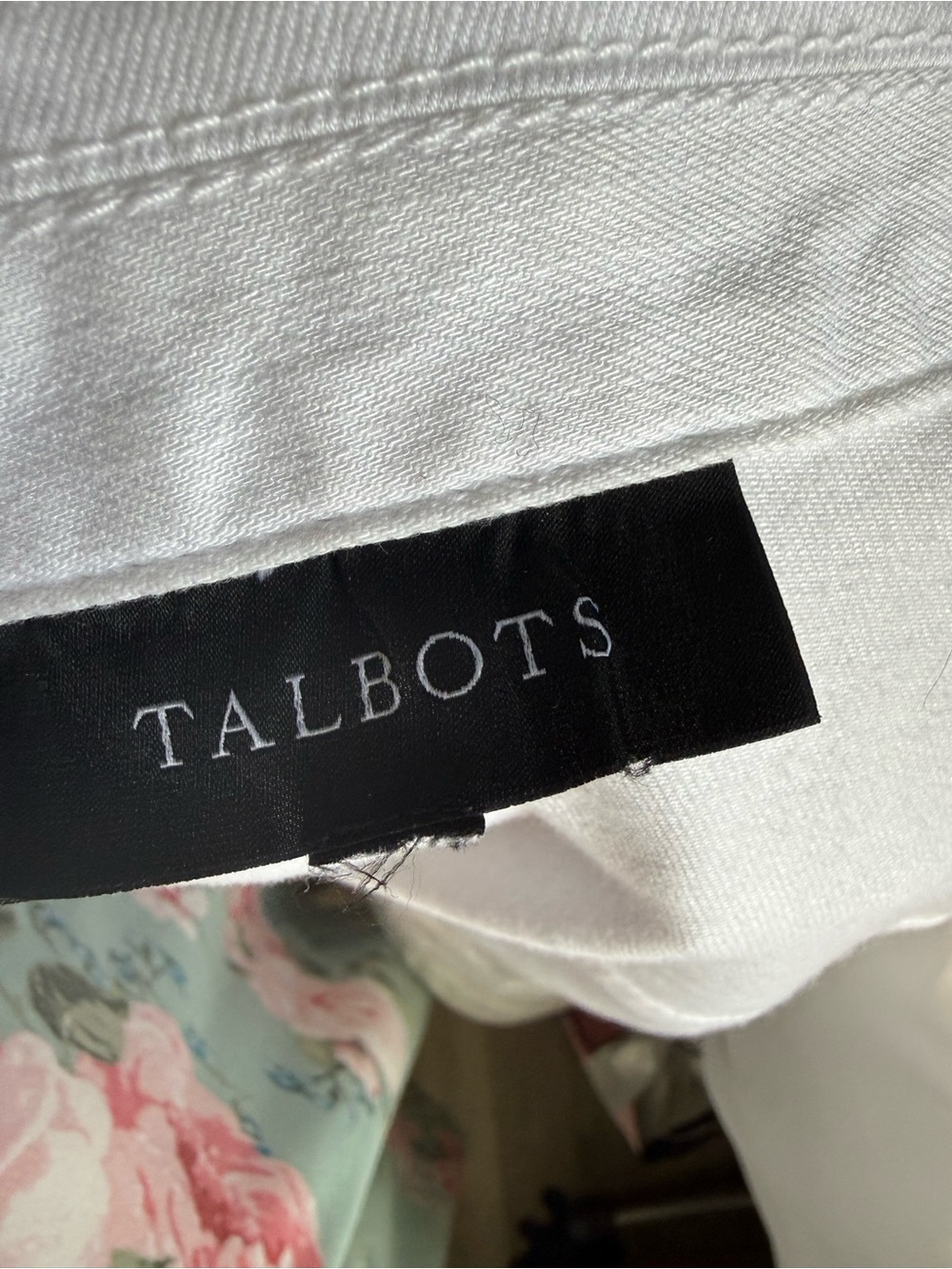 Talbots White Denim Jacket Women’s Size M Stretch Classic Trucker Jean Jacket - Picture 4 of 10